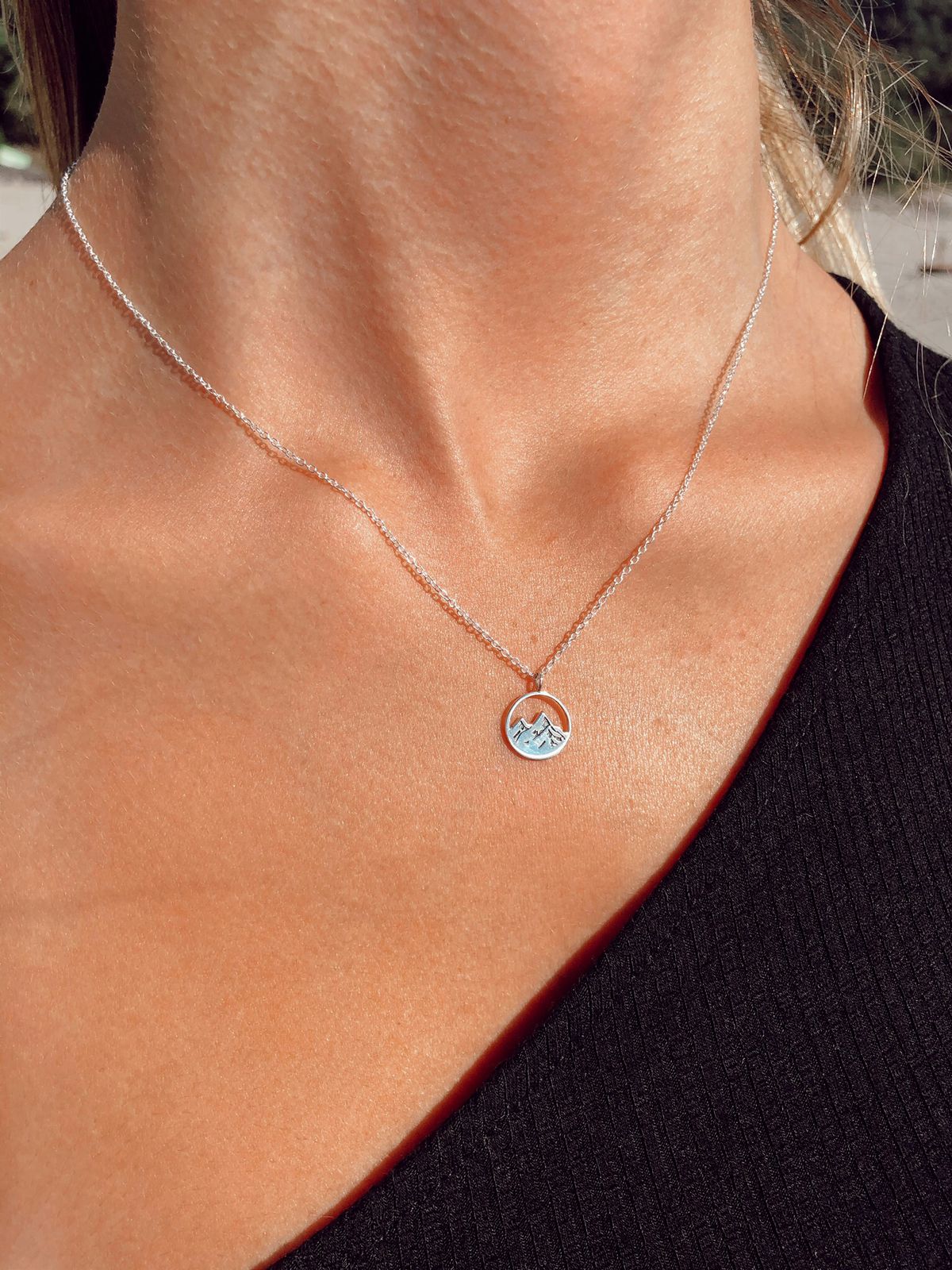 Collar Montañas Sofia